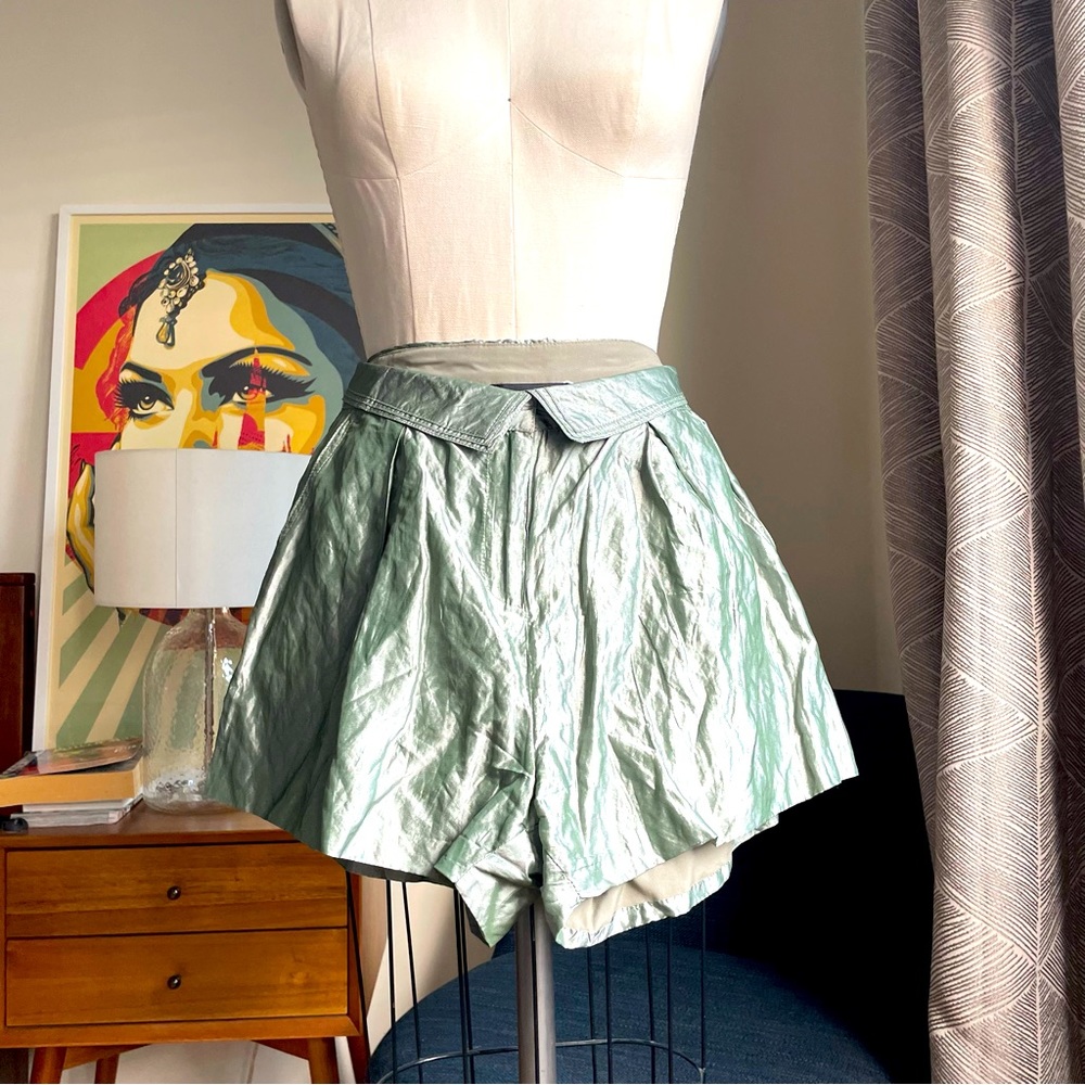 V39 JAGGAR THE LABEL High Waist Shorts